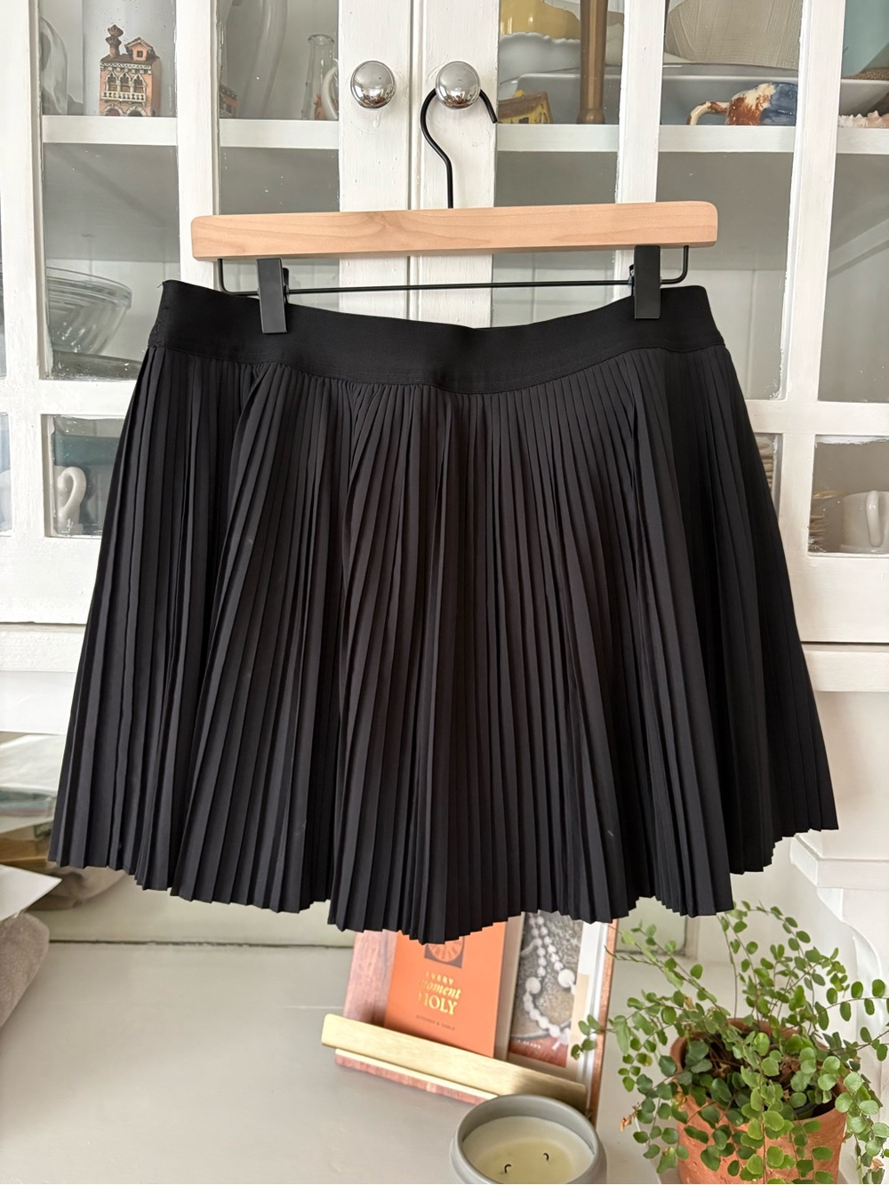Old Navy Black Pleated Tennis Skirt - Picture 2 of 5